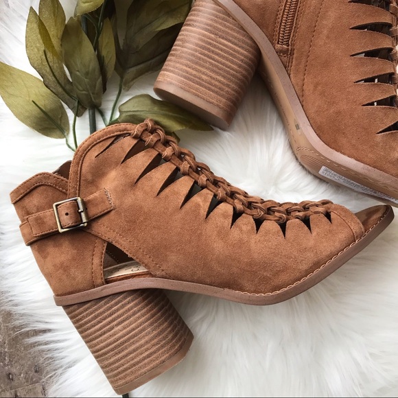 Vince Camuto Shoes - NWOB👌 Vince Camuto 'Torindi' peep toe bootie SZ 8